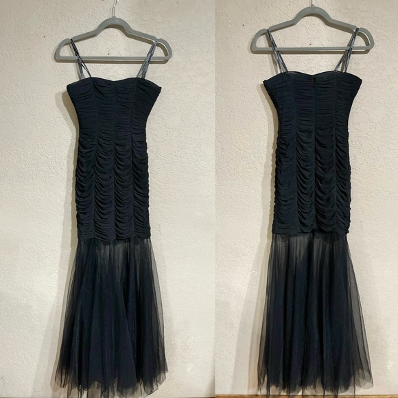 Zac Posen | Ruched Tulle Body-Con Gown Size: 4 - Picture 5 of 10